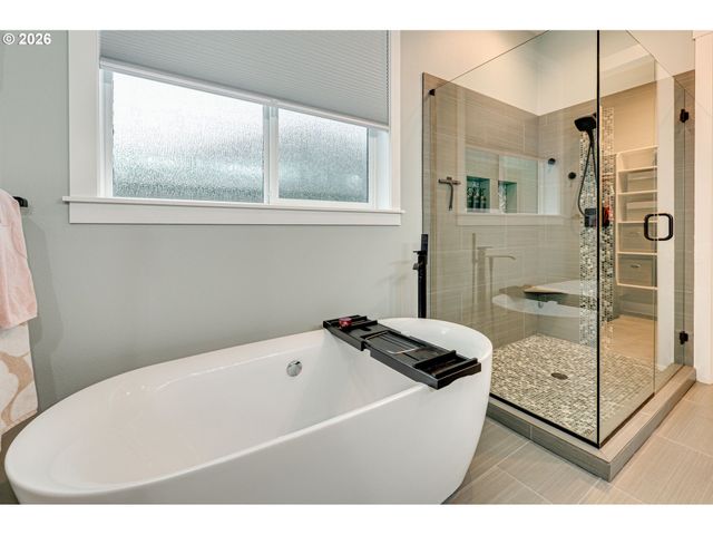 108 W 16TH St, La Center, WA 98629