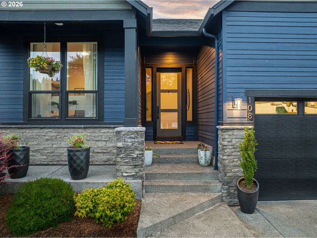 108 W 16TH St, La Center, WA 98629