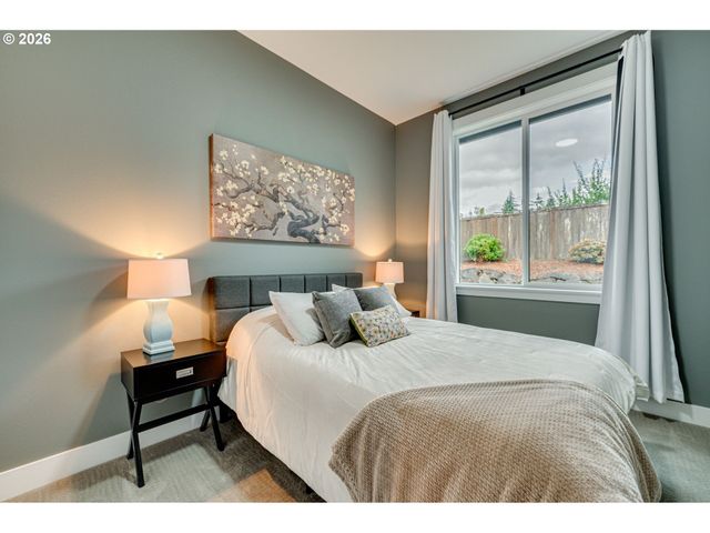 108 W 16TH St, La Center, WA 98629