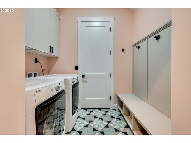 108 W 16TH St, La Center, WA 98629