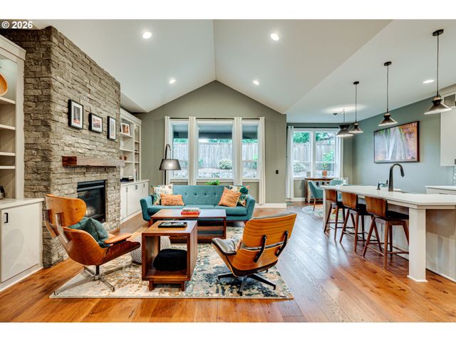108 W 16TH St, La Center, WA 98629