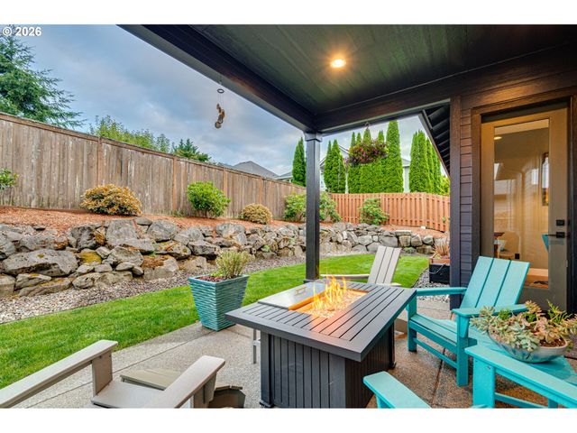 108 W 16TH St, La Center, WA 98629