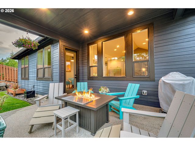 108 W 16TH St, La Center, WA 98629