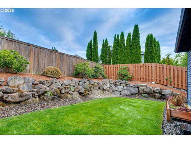 108 W 16TH St, La Center, WA 98629