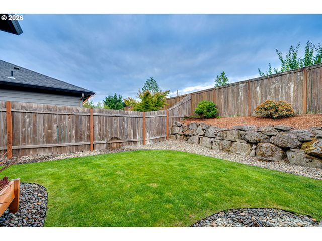 108 W 16TH St, La Center, WA 98629