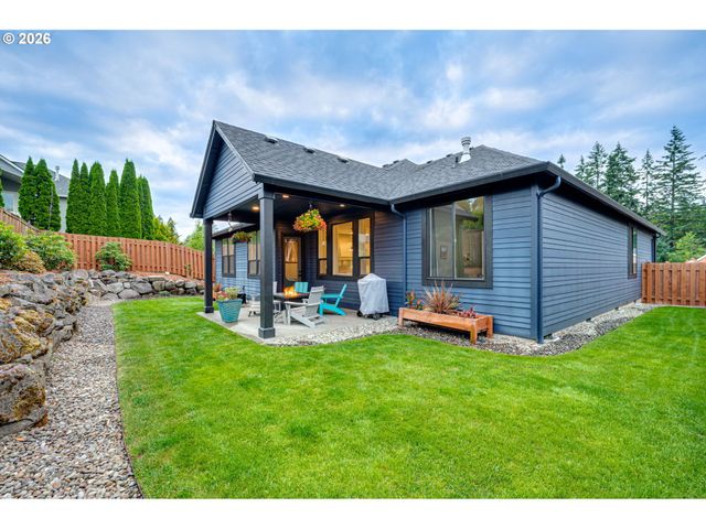 108 W 16TH St, La Center, WA 98629