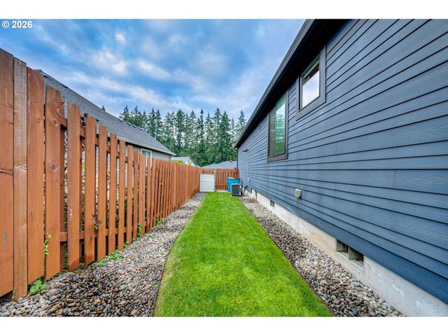 108 W 16TH St, La Center, WA 98629