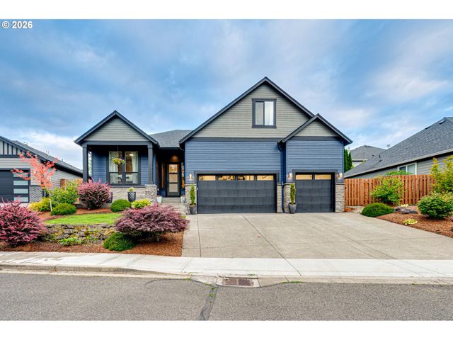 108 W 16TH St, La Center, WA 98629
