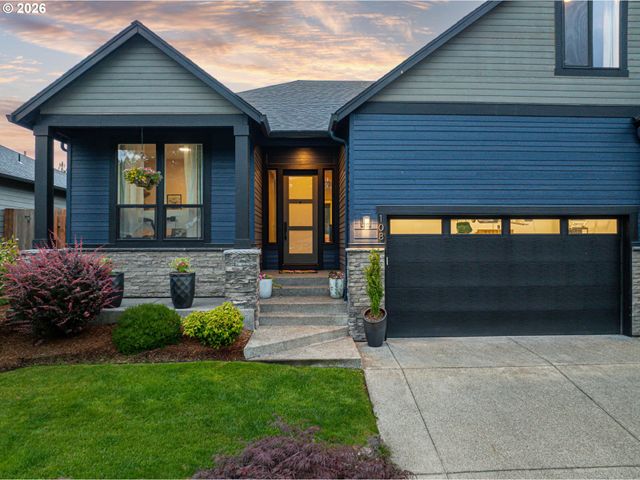 108 W 16TH St, La Center, WA 98629