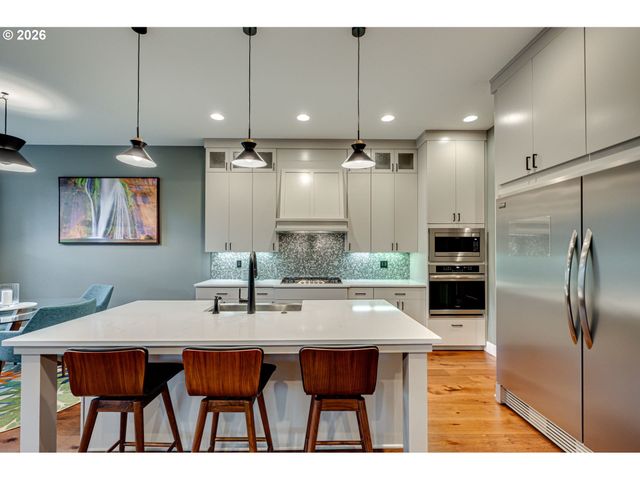 108 W 16TH St, La Center, WA 98629