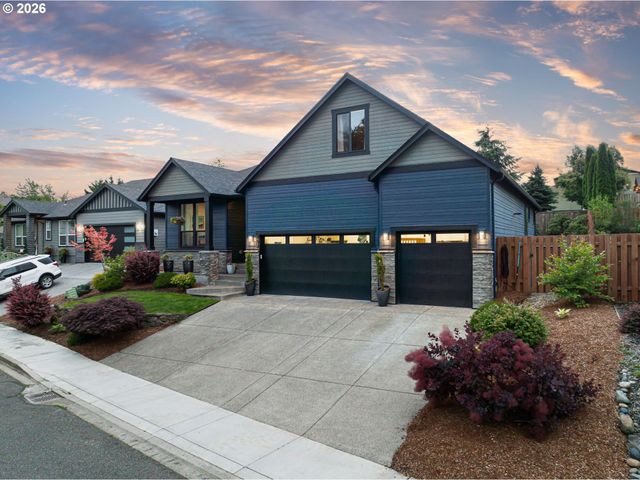 108 W 16TH St, La Center, WA 98629