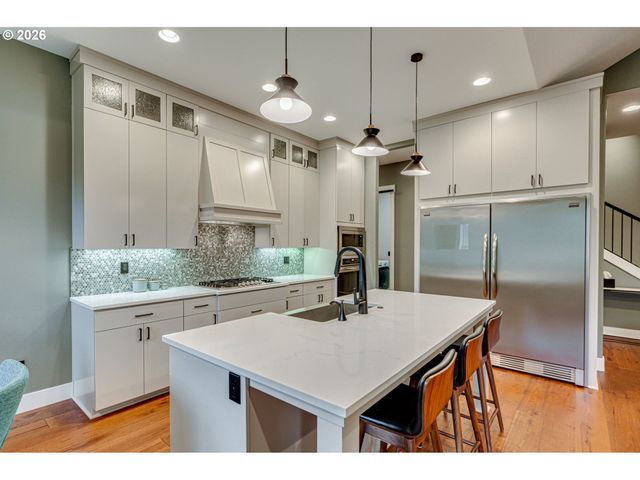 108 W 16TH St, La Center, WA 98629