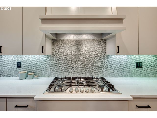 108 W 16TH St, La Center, WA 98629