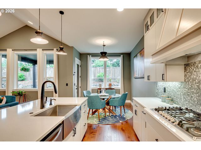 108 W 16TH St, La Center, WA 98629