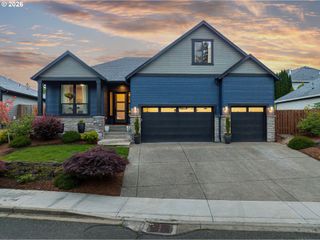 108 W 16TH St, La Center, WA 98629