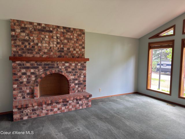 12787 N Emerald DR, Hayden, ID 83835