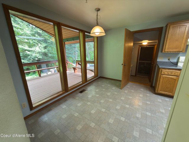 12787 N Emerald DR, Hayden, ID 83835