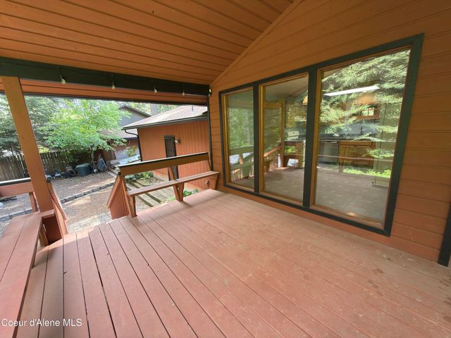 12787 N Emerald DR, Hayden, ID 83835