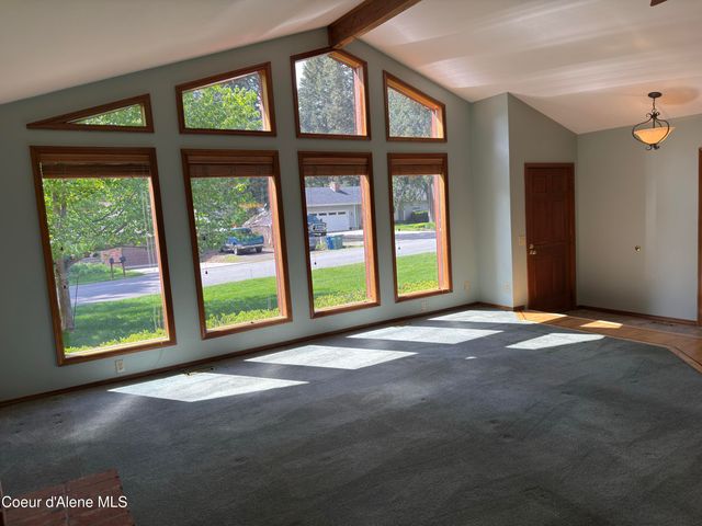 12787 N Emerald DR, Hayden, ID 83835