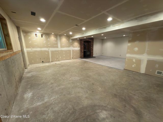 12787 N Emerald DR, Hayden, ID 83835
