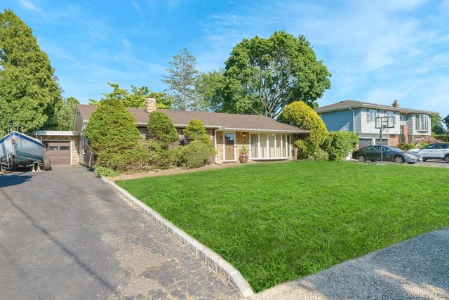 10 Rye Place, Commack, NY 11725
