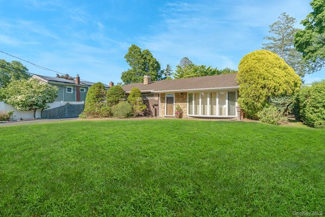 10 Rye Place, Commack, NY 11725