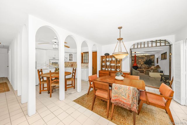 10 Rye Place, Commack, NY 11725