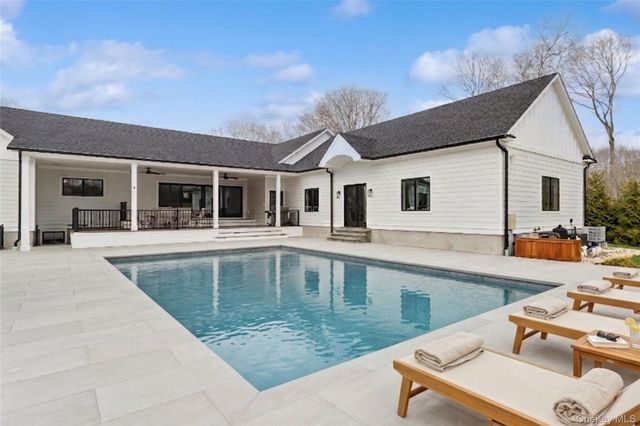 47 Old Riverhead Road, Hampton Bays, NY 11946
