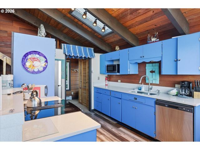 333 PACIFIC VIEW Dr, Rockaway Beach, OR 97136