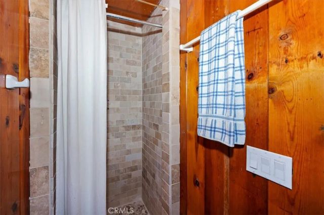 4 Lakeview Track, Fawnskin, CA 92333