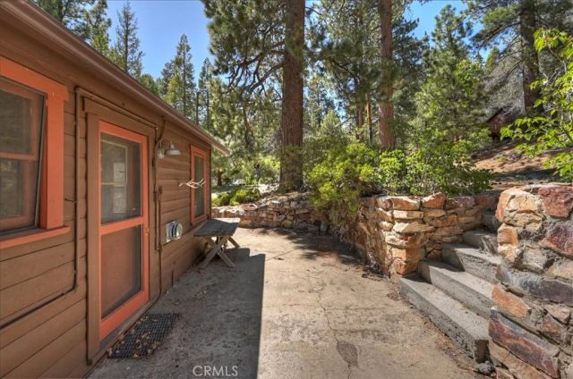 4 Lakeview Track, Fawnskin, CA 92333