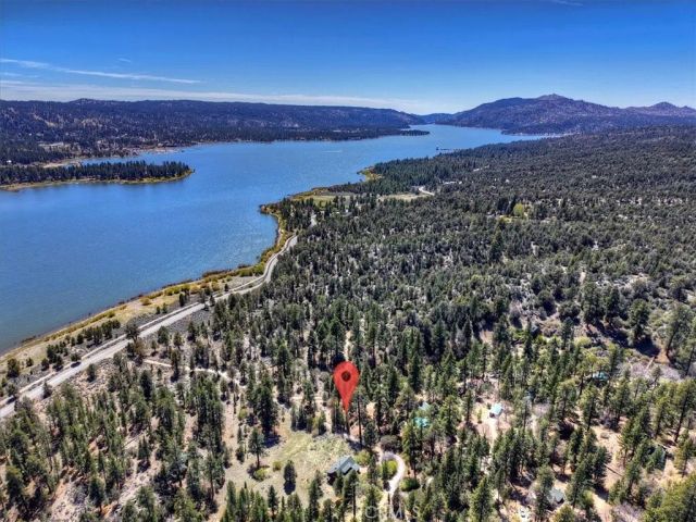 4 Lakeview Track, Fawnskin, CA 92333