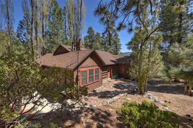 4 Lakeview Track, Fawnskin, CA 92333