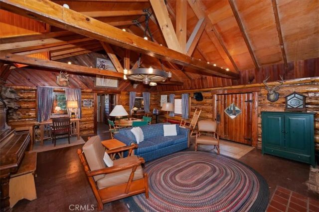4 Lakeview Track, Fawnskin, CA 92333