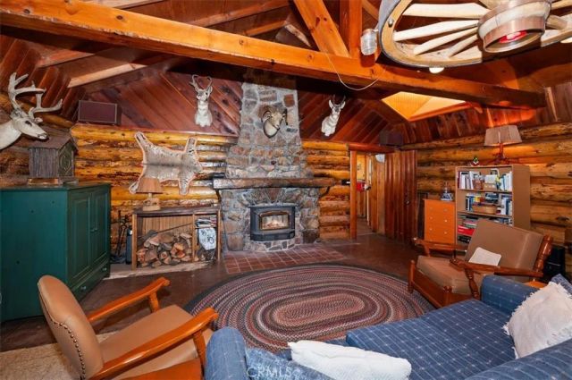 4 Lakeview Track, Fawnskin, CA 92333