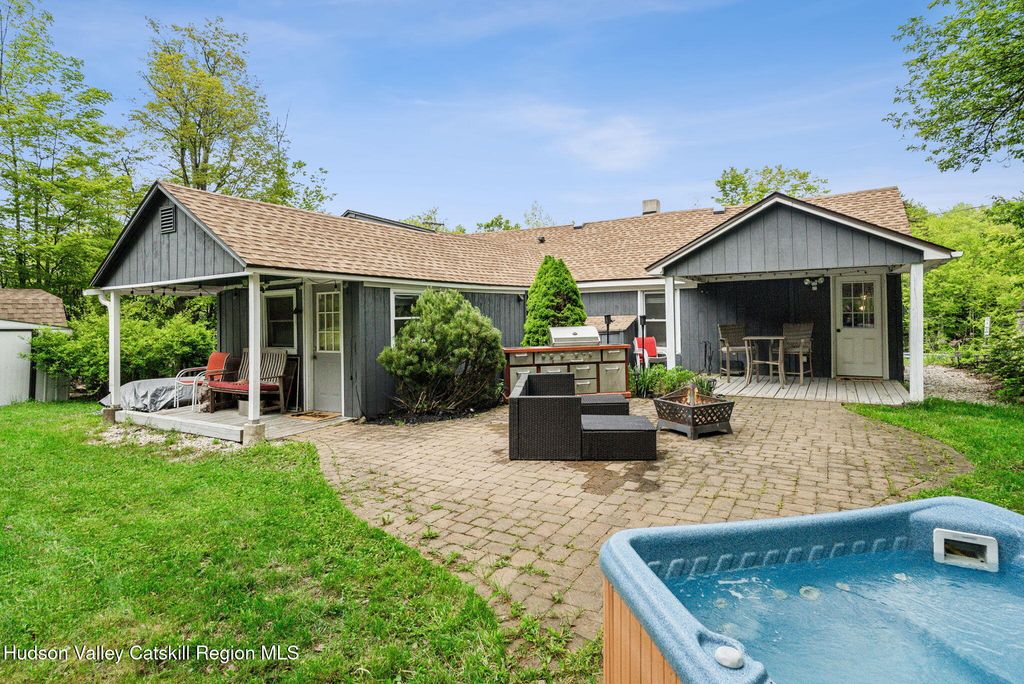 18 Rail Road Avenue, Tannersville, NY 12485