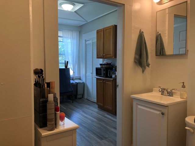 13 Nonantum 1R, Newton, MA 02458