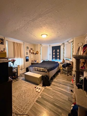 13 Nonantum 1R, Newton, MA 02458