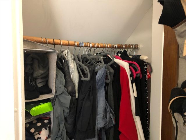 13 Nonantum 1R, Newton, MA 02458