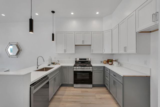 889 McLellan Drive 205, South San Francisco, CA 94080