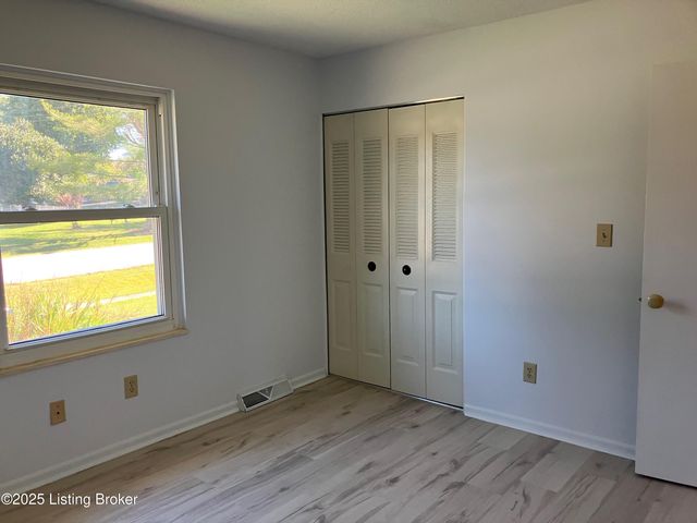 1512 Cypress Dr, Radcliff, KY 40160