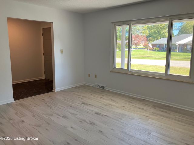 1512 Cypress Dr, Radcliff, KY 40160