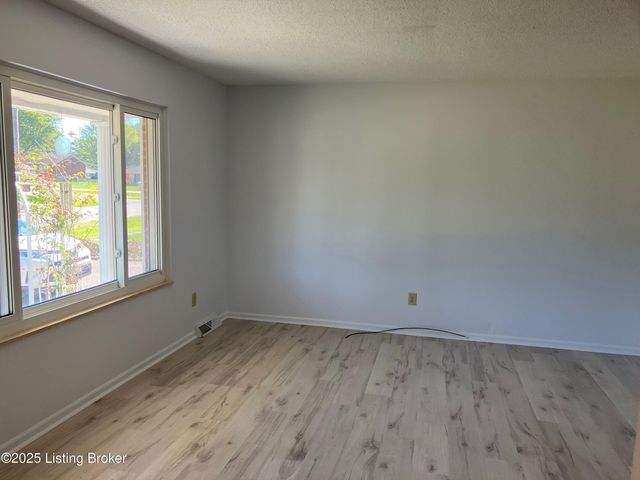 1512 Cypress Dr, Radcliff, KY 40160