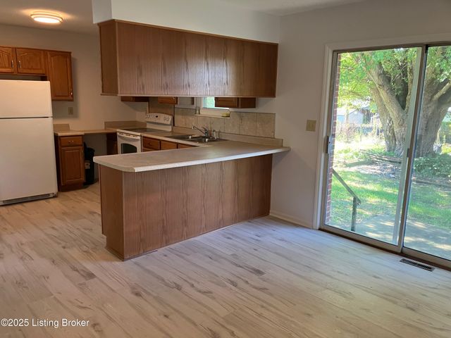 1512 Cypress Dr, Radcliff, KY 40160