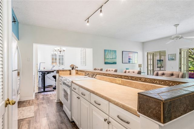 1215 Winding Oaks Circle E 403, Vero Beach, FL 32963