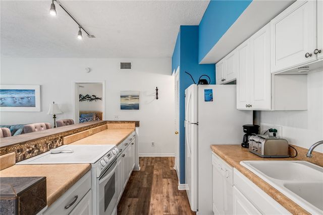 1215 Winding Oaks Circle E 403, Vero Beach, FL 32963