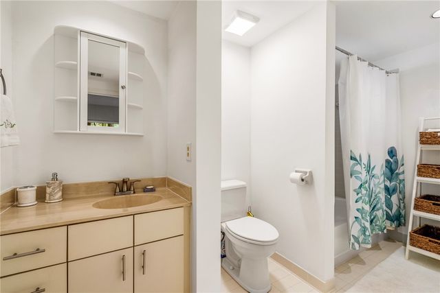 1215 Winding Oaks Circle E 403, Vero Beach, FL 32963