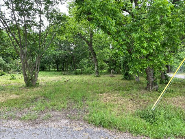 102 Elm Street, Bonham, TX 75418