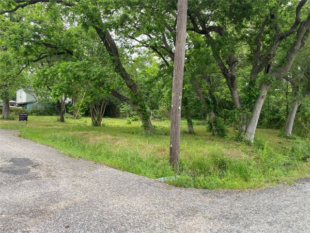 102 Elm Street, Bonham, TX 75418