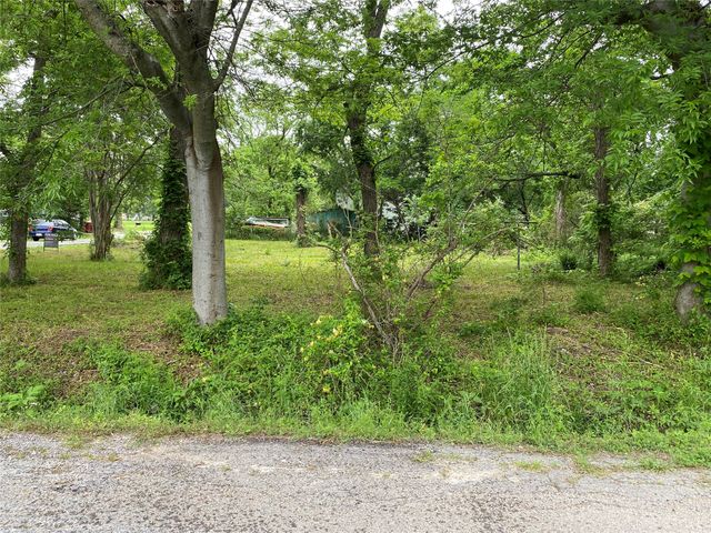 102 Elm Street, Bonham, TX 75418